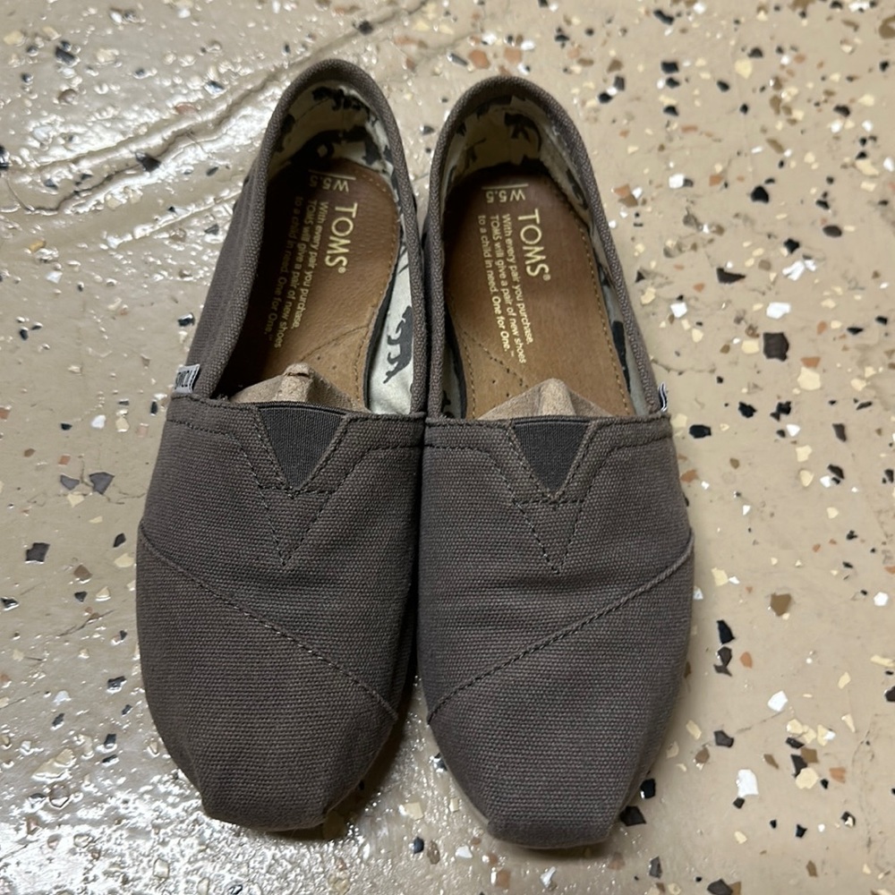 TOMS slip ons